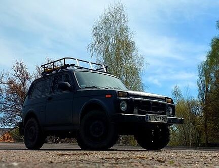ВАЗ Нива 2005 в Переяславе-Хмельницком на Automoto.ua Красный ВАЗ Нива, объемом двигателя 1.7 л и пробегом 275 тыс. км за 3500 $, фото 1 на Automoto.ua