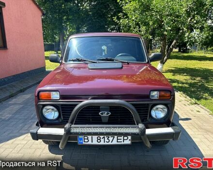 Красный ВАЗ Нива, объемом двигателя 1.7 л и пробегом 190 тыс. км за 3800 $, фото 1 на Automoto.ua