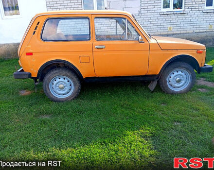 Желтый ВАЗ Нива, объемом двигателя 1.6 л и пробегом 85 тыс. км за 1100 $, фото 2 на Automoto.ua