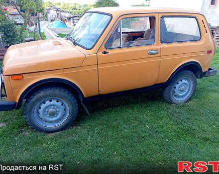 Желтый ВАЗ Нива, объемом двигателя 1.6 л и пробегом 85 тыс. км за 1100 $, фото 3 на Automoto.ua