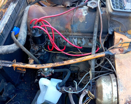 Желтый ВАЗ Нива, объемом двигателя 1.6 л и пробегом 85 тыс. км за 1100 $, фото 4 на Automoto.ua