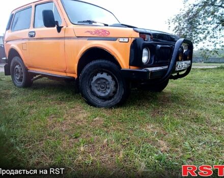 Желтый ВАЗ Нива, объемом двигателя 1.7 л и пробегом 235 тыс. км за 1800 $, фото 4 на Automoto.ua