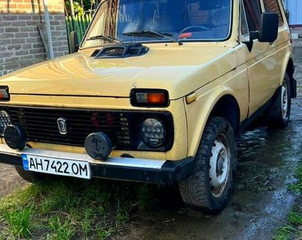 Жовтий ВАЗ Нива, об'ємом двигуна 1.6 л та пробігом 200 тис. км за 1900 $, фото 3 на Automoto.ua