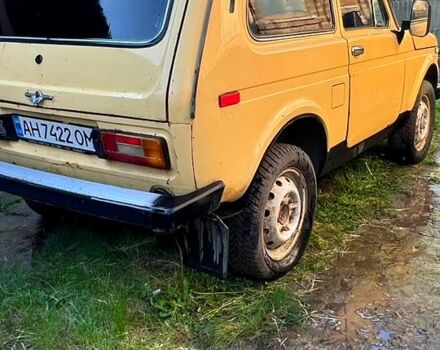 Жовтий ВАЗ Нива, об'ємом двигуна 1.6 л та пробігом 200 тис. км за 1900 $, фото 2 на Automoto.ua