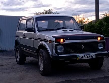 ВАЗ Нива 1990 в Новоархангельске на Automoto.ua Серый ВАЗ Нива, объемом двигателя 1.6 л и пробегом 145 тыс. км за 950 $, фото 1 на Automoto.ua