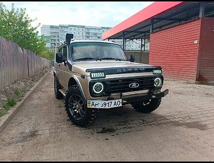 ВАЗ Нива 1990 в Чугуеве на Automoto.ua Серый ВАЗ Нива, объемом двигателя 1.6 л и пробегом 180 тыс. км за 3200 $, фото 1 на Automoto.ua