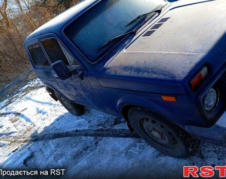 Синий ВАЗ Нива, объемом двигателя 1.6 л и пробегом 200 тыс. км за 1050 $, фото 1 на Automoto.ua