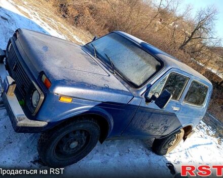 Синий ВАЗ Нива, объемом двигателя 1.6 л и пробегом 200 тыс. км за 1050 $, фото 4 на Automoto.ua