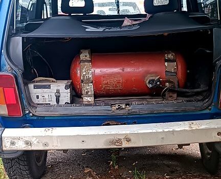 Синий ВАЗ Нива, объемом двигателя 1.7 л и пробегом 0 тыс. км за 2400 $, фото 7 на Automoto.ua