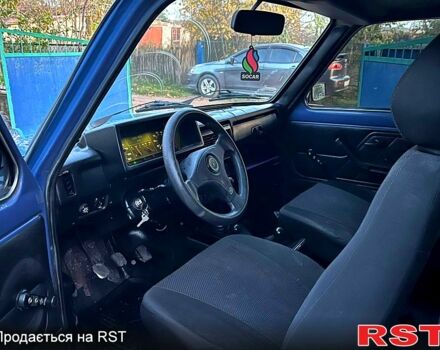 Синий ВАЗ Нива, объемом двигателя 1.7 л и пробегом 228 тыс. км за 3450 $, фото 5 на Automoto.ua