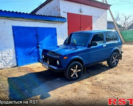 Синий ВАЗ Нива, объемом двигателя 1.7 л и пробегом 130 тыс. км за 5000 $, фото 1 на Automoto.ua