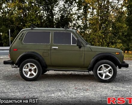 Зеленый ВАЗ Нива, объемом двигателя 1.6 л и пробегом 100 тыс. км за 2650 $, фото 4 на Automoto.ua