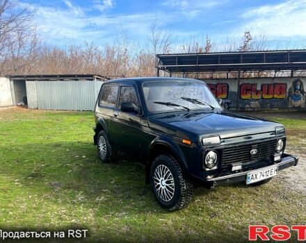 Зеленый ВАЗ Нива, объемом двигателя 1.7 л и пробегом 150 тыс. км за 2000 $, фото 4 на Automoto.ua