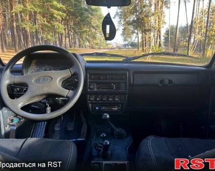 Зеленый ВАЗ Нива, объемом двигателя 1.7 л и пробегом 208 тыс. км за 3300 $, фото 9 на Automoto.ua