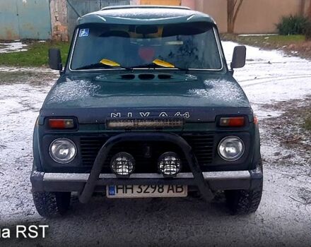 Зеленый ВАЗ Нива, объемом двигателя 1.6 л и пробегом 100 тыс. км за 3000 $, фото 1 на Automoto.ua