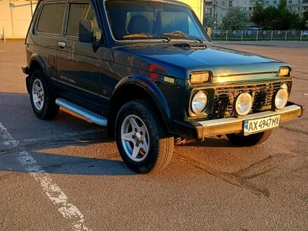 Зелений ВАЗ Нива, об'ємом двигуна 1.6 л та пробігом 150 тис. км за 1950 $, фото 1 на Automoto.ua