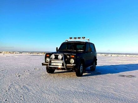 Зеленый ВАЗ Нива, объемом двигателя 1.7 л и пробегом 1000 тыс. км за 3000 $, фото 1 на Automoto.ua