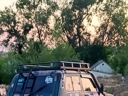 Зеленый ВАЗ Нива, объемом двигателя 1.7 л и пробегом 150 тыс. км за 2700 $, фото 1 на Automoto.ua