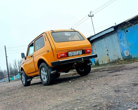 Помаранчевий ВАЗ Нива, об'ємом двигуна 1.5 л та пробігом 250 тис. км за 3800 $, фото 2 на Automoto.ua