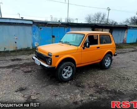 Помаранчевий ВАЗ Нива, об'ємом двигуна 1.5 л та пробігом 250 тис. км за 3800 $, фото 1 на Automoto.ua