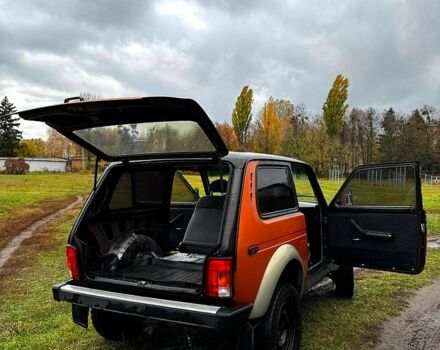 Оранжевый ВАЗ Нива, объемом двигателя 1.6 л и пробегом 300 тыс. км за 1999 $, фото 8 на Automoto.ua