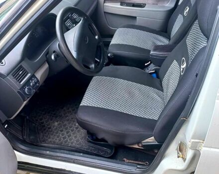 Белый ВАЗ Priora, объемом двигателя 1.6 л и пробегом 161 тыс. км за 2450 $, фото 1 на Automoto.ua
