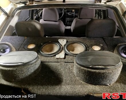 Белый ВАЗ Priora, объемом двигателя 1.6 л и пробегом 230 тыс. км за 2150 $, фото 7 на Automoto.ua