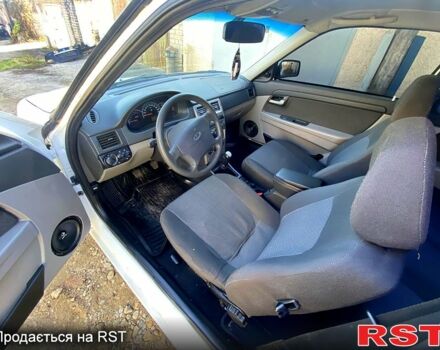 Білий ВАЗ Priora, об'ємом двигуна 1.6 л та пробігом 183 тис. км за 6200 $, фото 6 на Automoto.ua