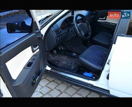 Белый ВАЗ Priora, объемом двигателя 1.6 л и пробегом 79 тыс. км за 4000 $, фото 4 на Automoto.ua
