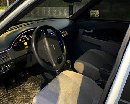 Белый ВАЗ Priora, объемом двигателя 1.6 л и пробегом 230 тыс. км за 4500 $, фото 6 на Automoto.ua