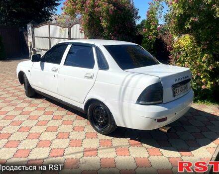 Белый ВАЗ Priora, объемом двигателя 1.6 л и пробегом 200 тыс. км за 1600 $, фото 2 на Automoto.ua