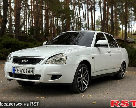 Белый ВАЗ Priora, объемом двигателя 1.6 л и пробегом 120 тыс. км за 6000 $, фото 1 на Automoto.ua
