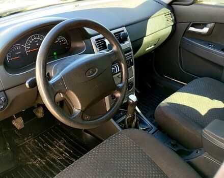 Белый ВАЗ Priora, объемом двигателя 1.6 л и пробегом 160 тыс. км за 3350 $, фото 2 на Automoto.ua