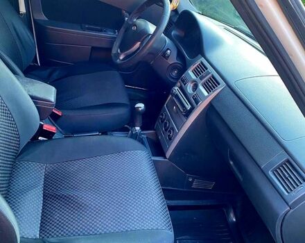 ВАЗ Priora 2013 в Днепре (Днепропетровске) на Automoto.ua Белый ВАЗ Priora, объемом двигателя 1.6 л и пробегом 250 тыс. км за 3300 $, фото 4 на Automoto.ua