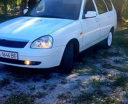 Белый ВАЗ Priora, объемом двигателя 1.6 л и пробегом 142 тыс. км за 2700 $, фото 2 на Automoto.ua