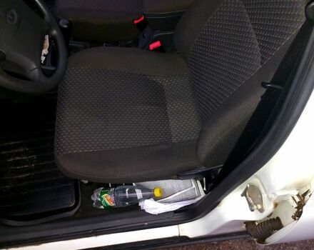 Белый ВАЗ Priora, объемом двигателя 1.6 л и пробегом 60 тыс. км за 3850 $, фото 7 на Automoto.ua