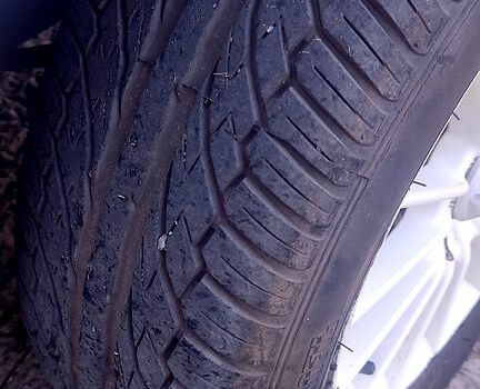 Белый ВАЗ Priora, объемом двигателя 1.6 л и пробегом 142 тыс. км за 2700 $, фото 12 на Automoto.ua