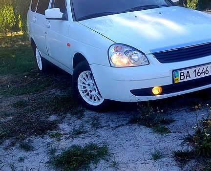 Белый ВАЗ Priora, объемом двигателя 1.6 л и пробегом 142 тыс. км за 2700 $, фото 1 на Automoto.ua