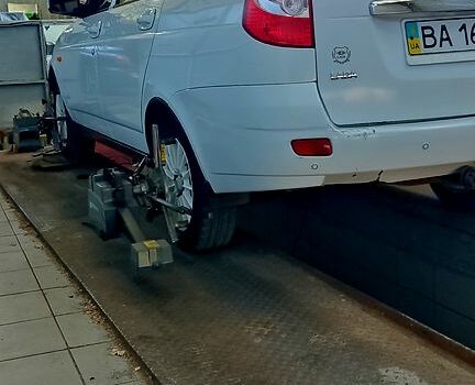 Белый ВАЗ Priora, объемом двигателя 1.6 л и пробегом 142 тыс. км за 2700 $, фото 13 на Automoto.ua