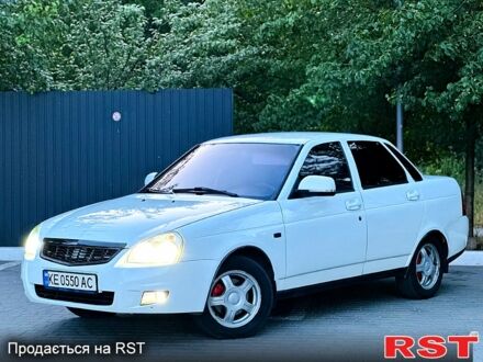 Белый ВАЗ Priora, объемом двигателя 1.6 л и пробегом 170 тыс. км за 3850 $, фото 1 на Automoto.ua