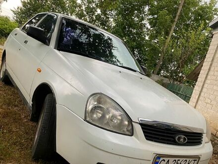 Белый ВАЗ Priora, объемом двигателя 1.6 л и пробегом 169 тыс. км за 3000 $, фото 1 на Automoto.ua