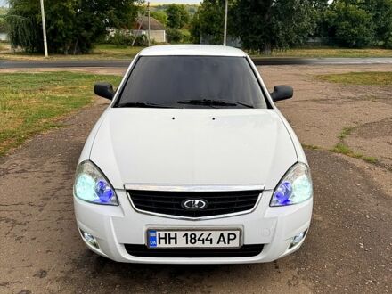 Белый ВАЗ Priora, объемом двигателя 1.6 л и пробегом 235 тыс. км за 2300 $, фото 1 на Automoto.ua