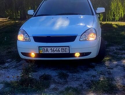 Белый ВАЗ Priora, объемом двигателя 1.6 л и пробегом 142 тыс. км за 2700 $, фото 1 на Automoto.ua