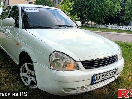 Білий ВАЗ Priora, об'ємом двигуна 1.6 л та пробігом 170 тис. км за 1950 $, фото 1 на Automoto.ua