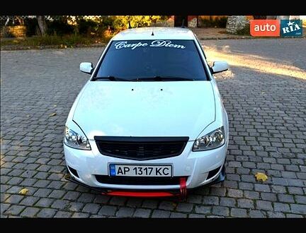 Белый ВАЗ Priora, объемом двигателя 1.6 л и пробегом 79 тыс. км за 4000 $, фото 1 на Automoto.ua