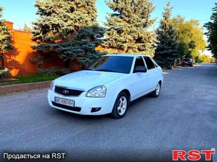 Белый ВАЗ Priora, объемом двигателя 1.6 л и пробегом 250 тыс. км за 3300 $, фото 1 на Automoto.ua