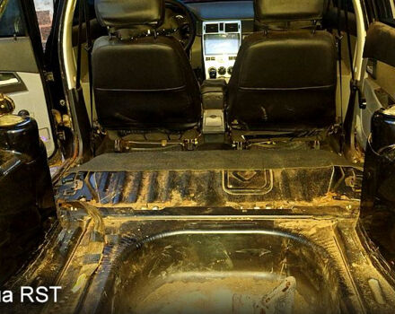 Чорний ВАЗ Priora, об'ємом двигуна 1.6 л та пробігом 132 тис. км за 3100 $, фото 12 на Automoto.ua