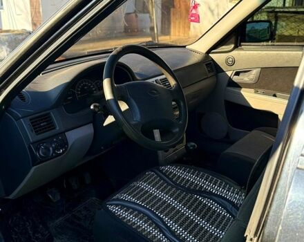 Черный ВАЗ Priora, объемом двигателя 1.6 л и пробегом 110 тыс. км за 2400 $, фото 4 на Automoto.ua