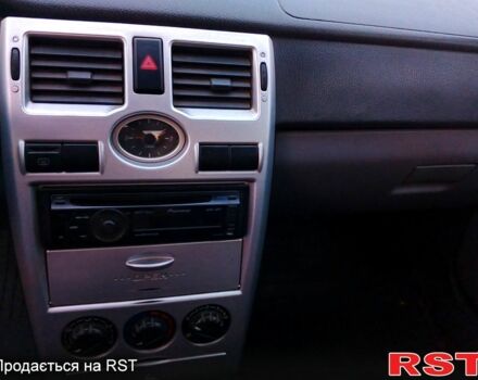 Черный ВАЗ Priora, объемом двигателя 1.6 л и пробегом 185 тыс. км за 2400 $, фото 4 на Automoto.ua