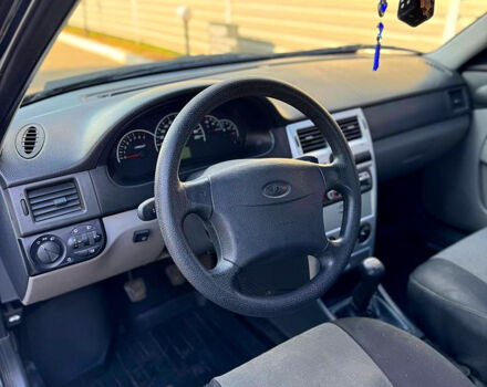 Черный ВАЗ Priora, объемом двигателя 1.6 л и пробегом 165 тыс. км за 2100 $, фото 5 на Automoto.ua